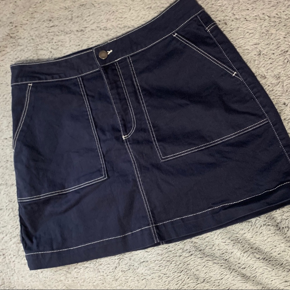 Contrast mini skirt